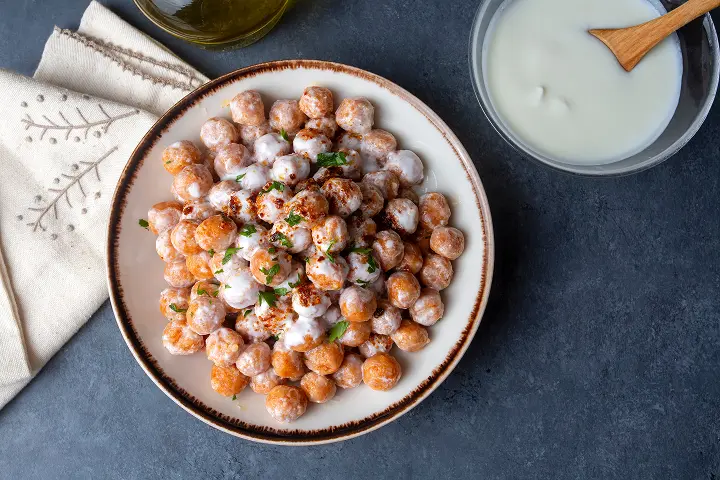 Parisian Foodies Are Falling for Chole & Saag Aloo The Best Vegetarian Indian Dishes You Can Try Today img (2)