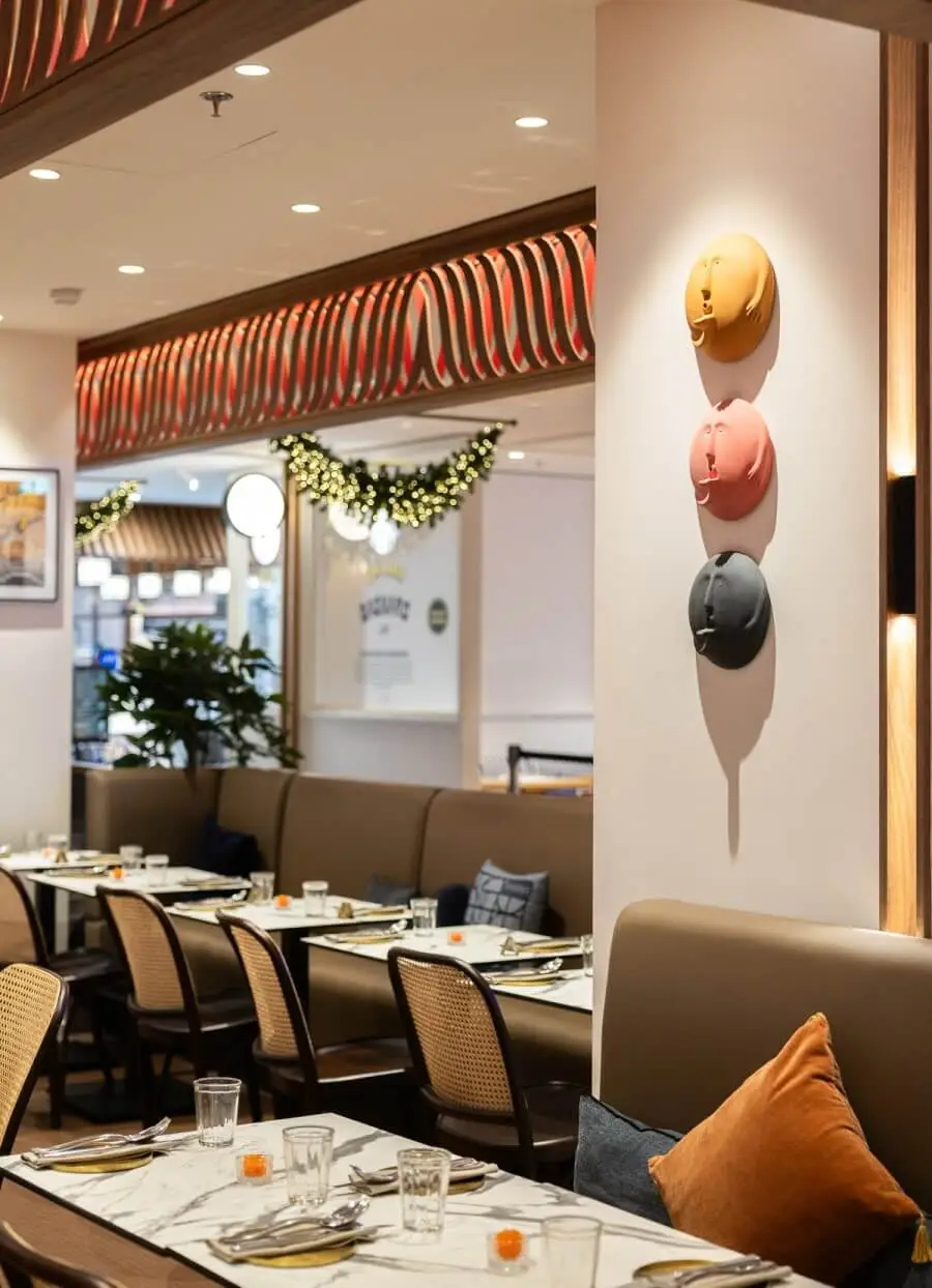 What Makes The Crossing One of the Best Ambience-Driven Restaurants in Paris img (2)