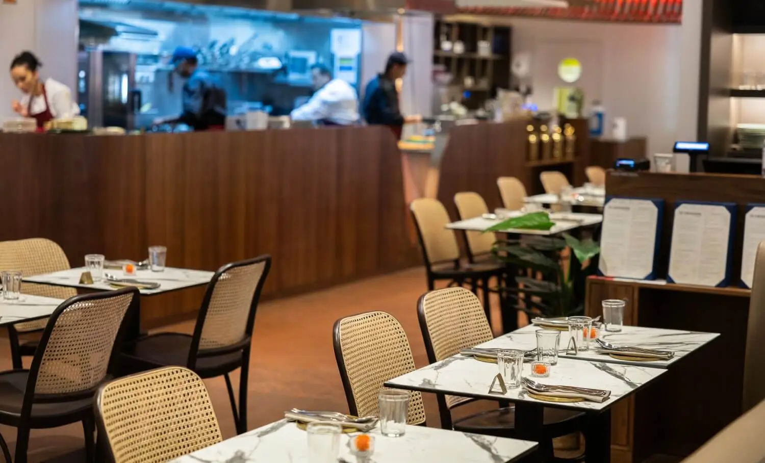 What Makes The Crossing One of the Best Ambience-Driven Restaurants in Paris img (3)